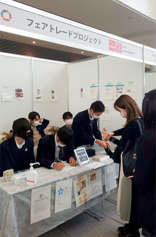 フェスティバル開催とプロジェクト発表の様子