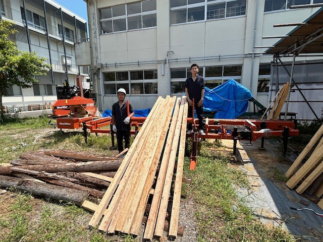生徒が制作したベンチ